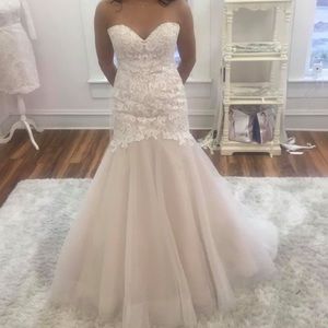 Beautiful wedding dress!!